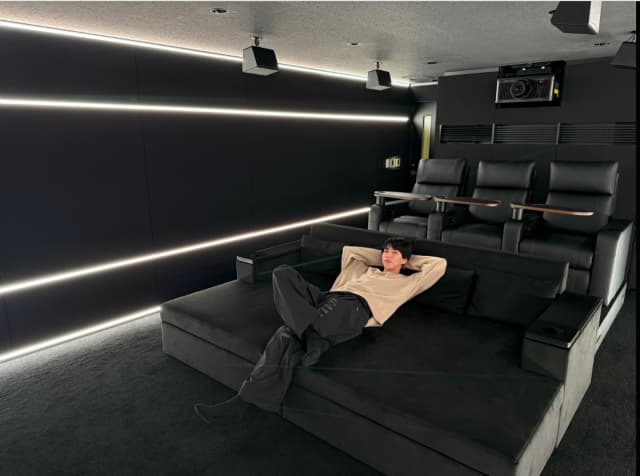 はじめしゃちょーが自宅に映画館を作成！総額〇億円⁉