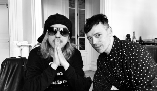 「パリで魅せるモノクロームの美学」清春、最先端ファッションと共鳴