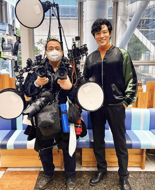 鈴木亮平が撮影の思い出を投稿「こんな重装備見たことないです」