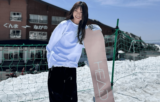 「めちゃ可愛い」スノボ美女、映えスポットのゲレンデショットを公開！ファン惚れ惚れ「こころ奪われちゃいます」