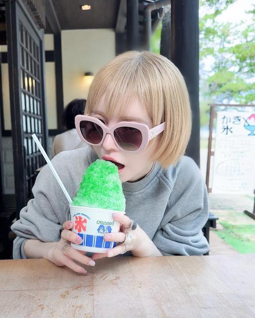 かき氷を食べる益若つばさが可愛すぎる‼️😻 楽しそうな京都旅行の様子を公開🌈