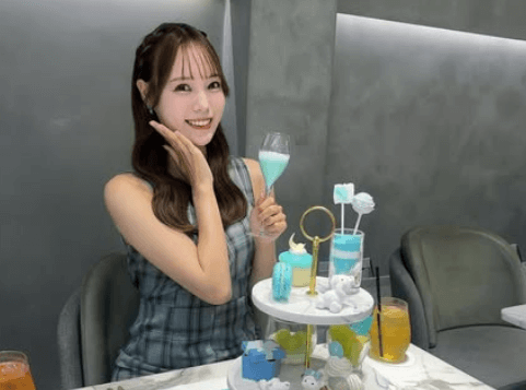 「スマイルとってもいい写真」人気レースクイーン、ヌン活で魅せた”ティファニー・ブルーショット”が美しいとファン魅了