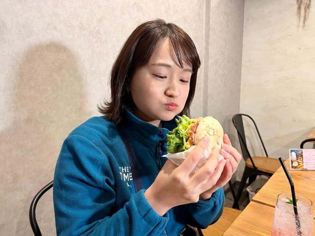 篠原梨菜も思わず笑顔！旗の台で見つけたもちふわベーグルサンドが絶品すぎる