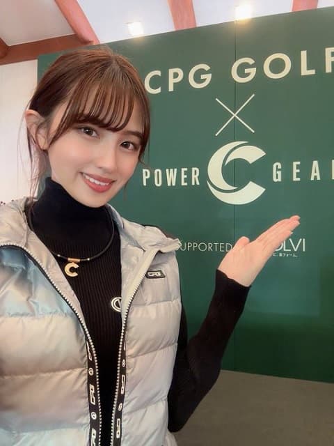 グラドル 花咲楓香がゴルフコンペに参加！初めてのウェア姿を披露