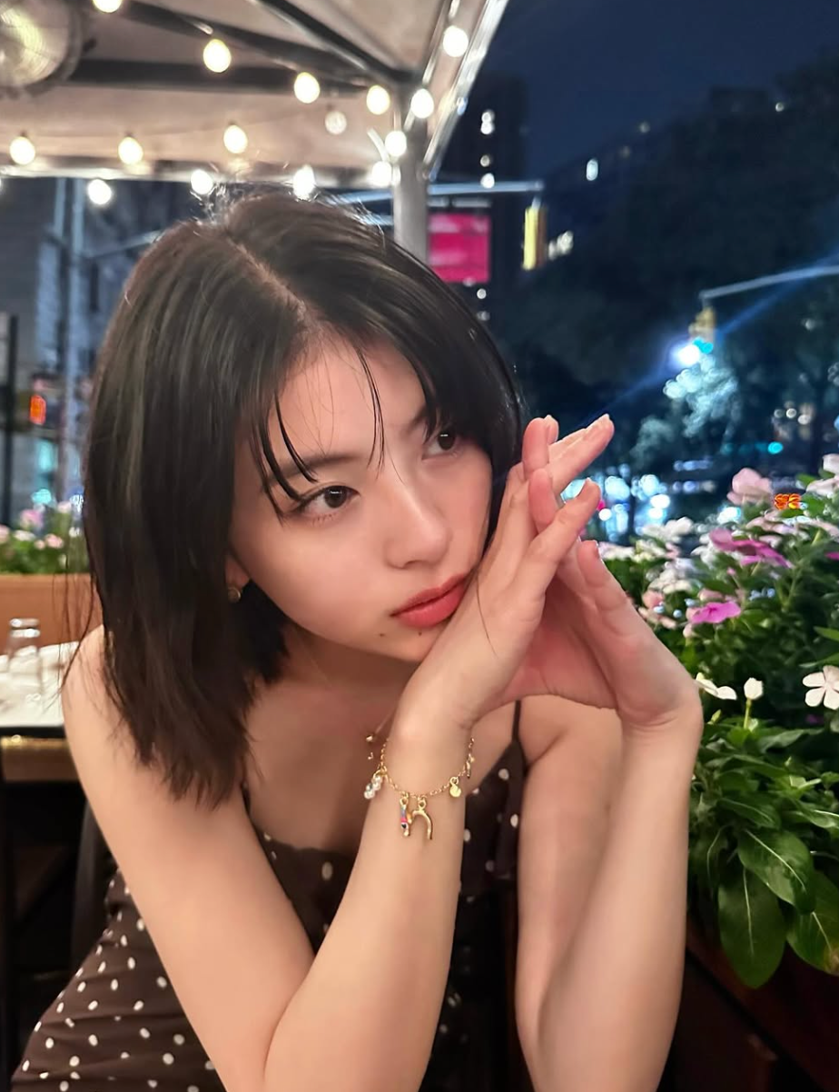 出口夏希、海外でのオフショットを公開でファン悶絶「ザ・透明感」「可愛すぎだろ...」