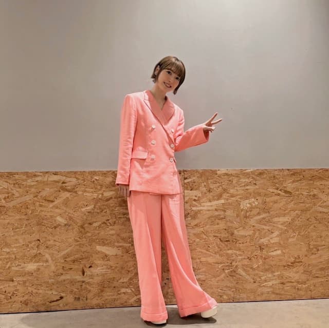 花澤香菜、ピンクの衣装姿を公開！ファンからは「可愛すぎますー！！」の声