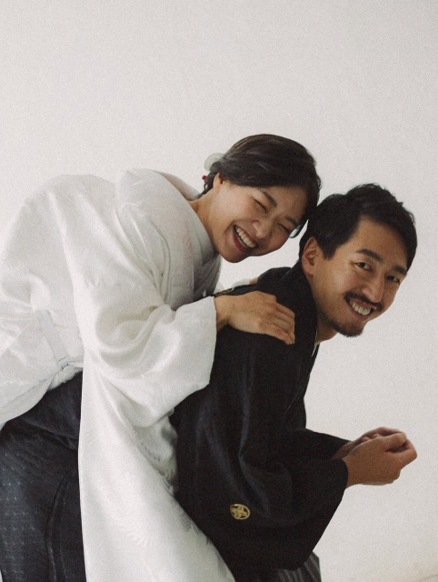 白無垢姿の吉田知那美、紋付き袴の夫への素敵すぎる笑顔の