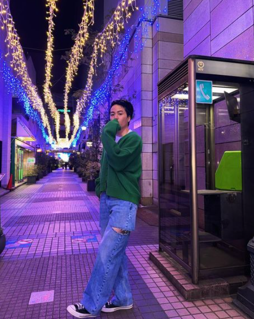 菊池風磨の太ももチラ見せショットにファン悶絶💖「ふまもも〜💜💜」