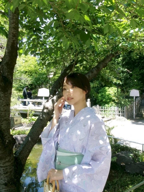 武田玲奈が魅せた「初夏の浴衣美」、静けさに溶け込む「透明感という存在感」