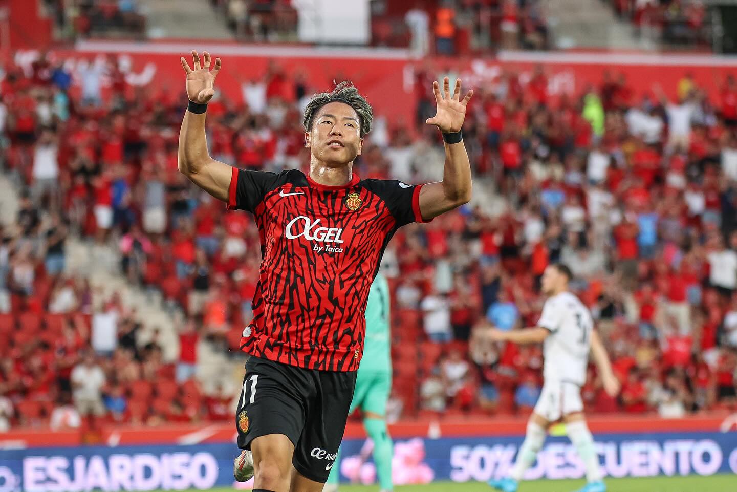 ”ジャガー”浅野拓磨がオシャレループでゴールを奪う！好調のままシーズンへ