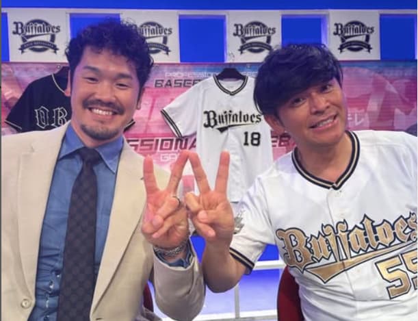 ますだおかだ・岡田圭右、あのオリックスレジェンドとのツーショットを披露