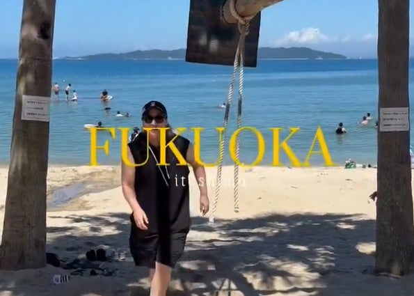 女子プロレスラー・彩羽匠、福岡で夏を満喫　青空と海に包まれた笑顔ショットが話題