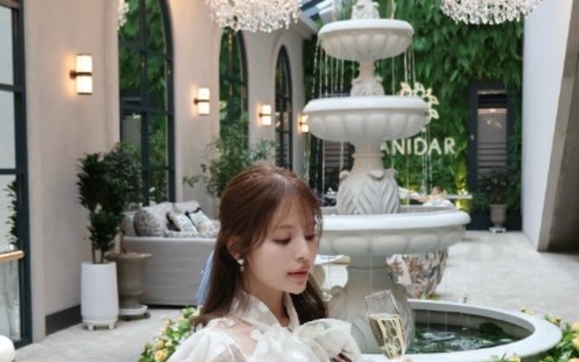 小沼瑞季が韓国のテラスに噴水のあるおしゃれなカフェへ！