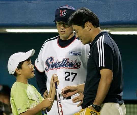 「可愛すぎます」北海道日本ハム・清宮幸太郎、自身の父親とあの名選手とのスリーショットを公開