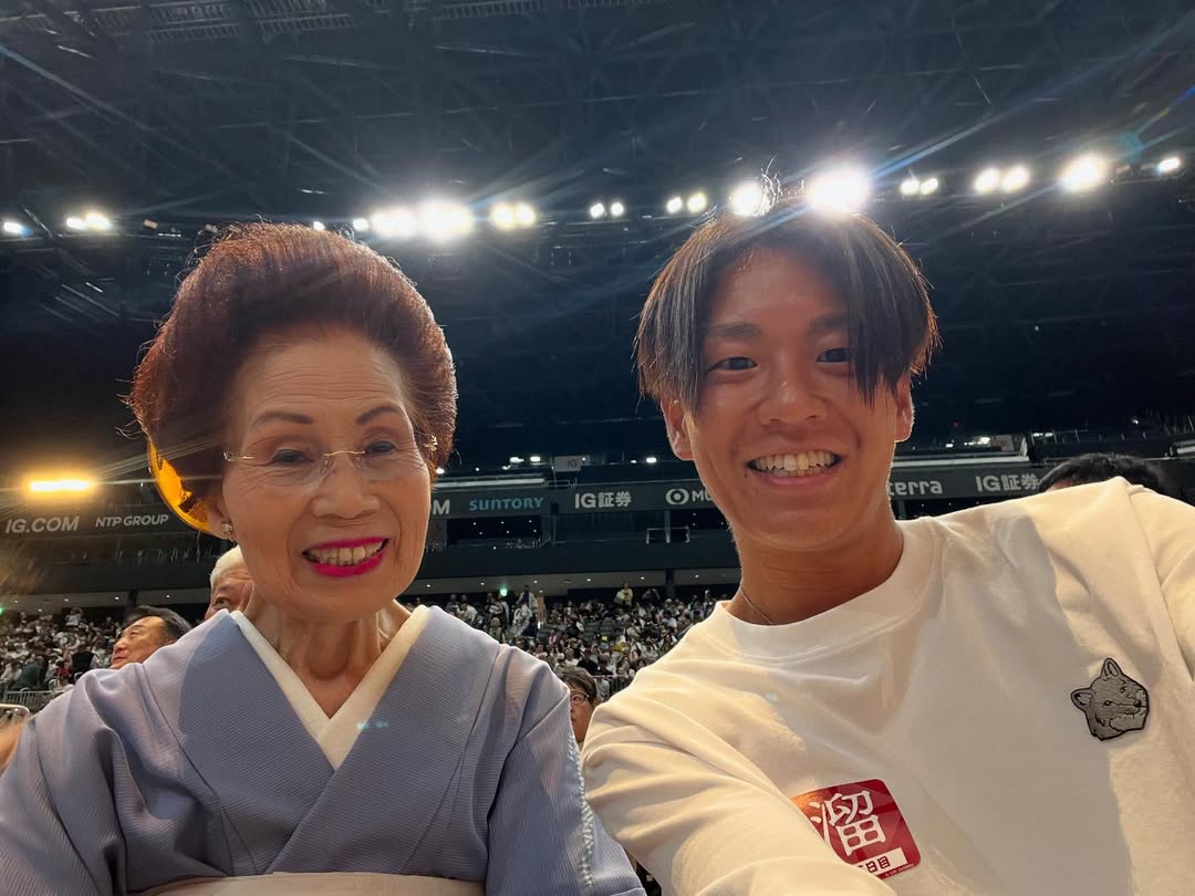 ジストニア手術後に心境「本当に幸せです」3代目山の神・神野大地が祖母との2ショットを披露