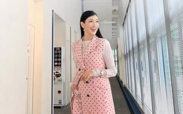 アンミカが【dayday.】にピンク×黒のドットセットアップで出演！