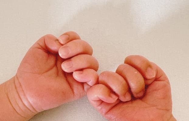 ラブライブ声優・飯田里穂が双子の出産を報告！「癒されながら、幸せな時間を過ごしています」