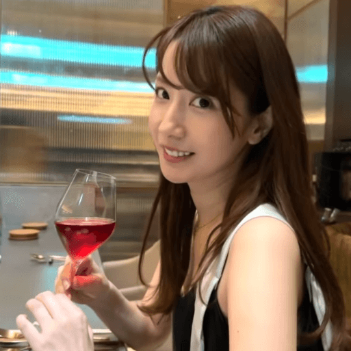 「お嬢様はお上品」美女タレント、虎ノ門ヒルズのレストランへ！「なんて可愛い人！大好き！」