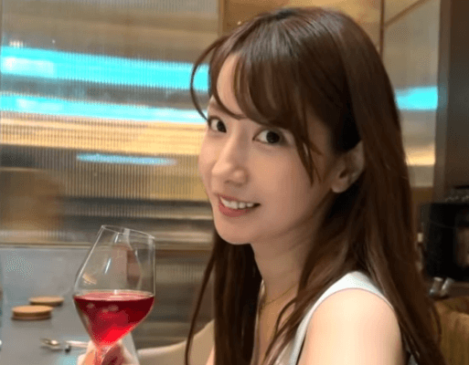 「お嬢様はお上品」美女タレント、虎ノ門ヒルズのレストランへ！「なんて可愛い人！大好き！」