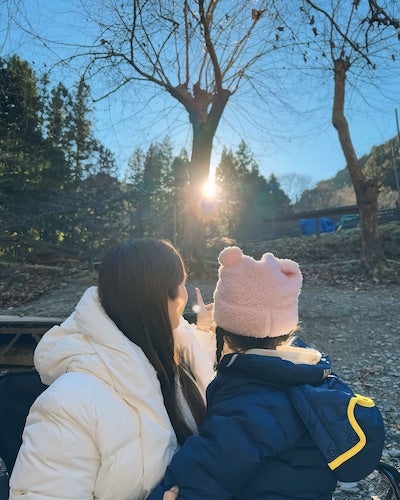 「素適なママすぎる」菊地亜美 娘と二人「パパなしのプチ遠出」