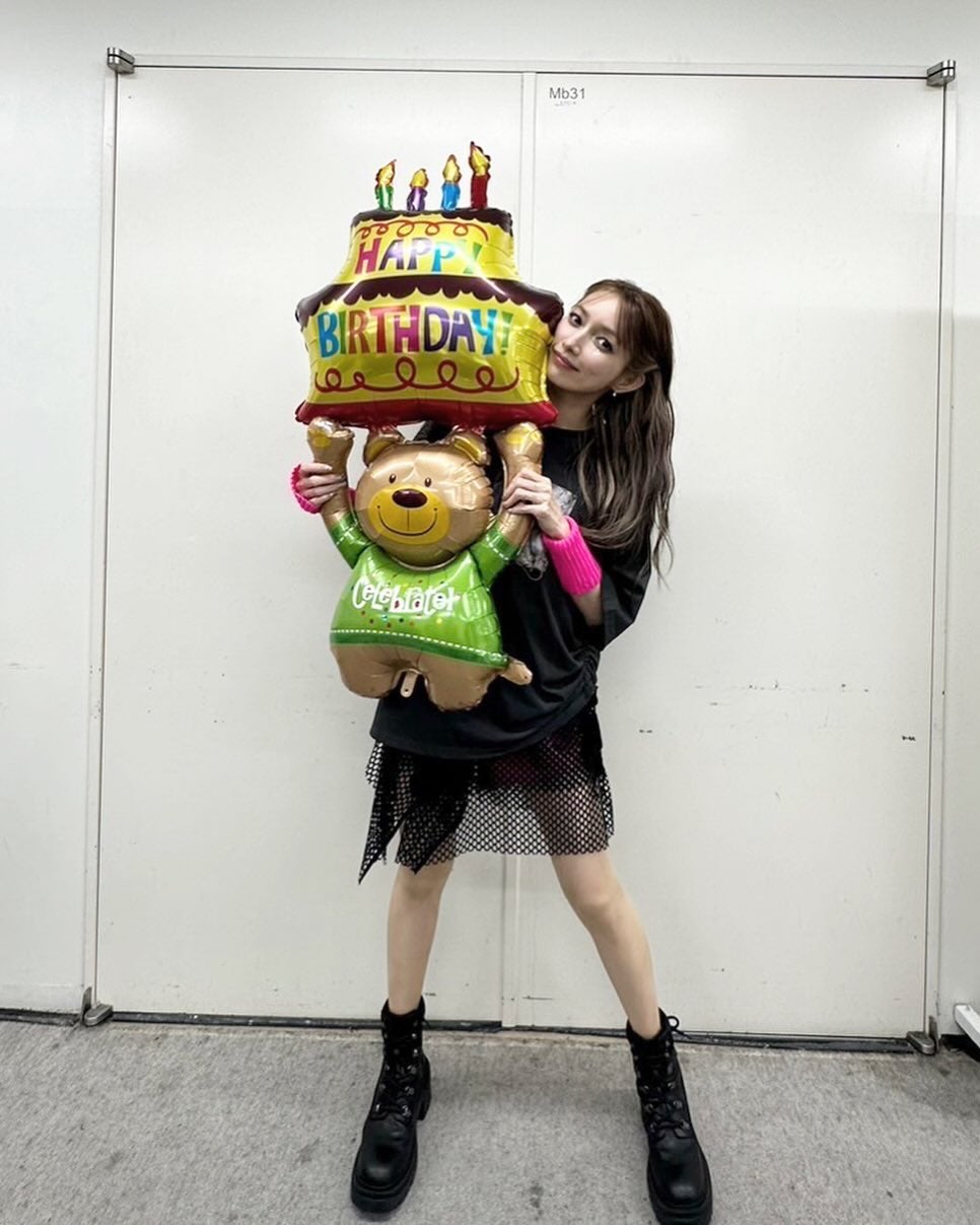 後藤真希 自身の誕生日報告!! 39歳に見えない美脚あらわな全身ショットを披露