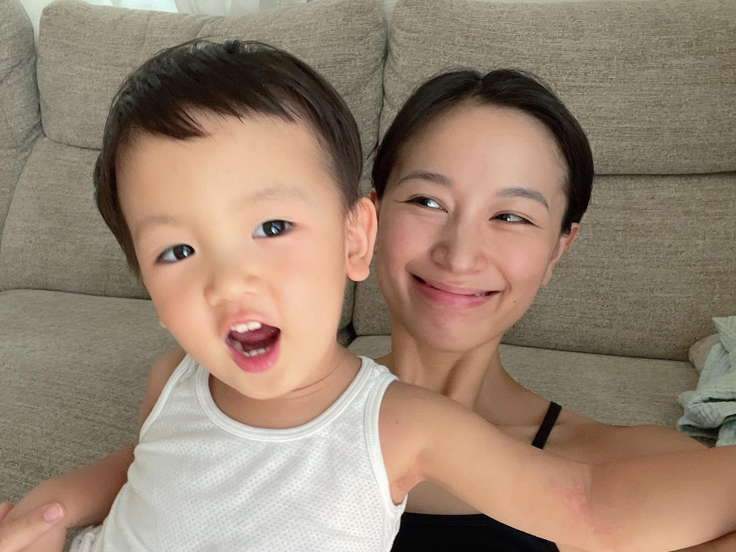 高橋ユウさん、「お父さんとそっくり！？」な息子との2Sを公開✨