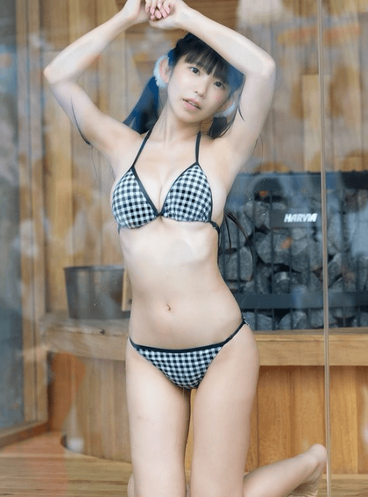 「おはサウナ！」長澤茉里奈、チェック水着の激カワ両手上げショットを披露「永遠に可愛い」とファン絶賛