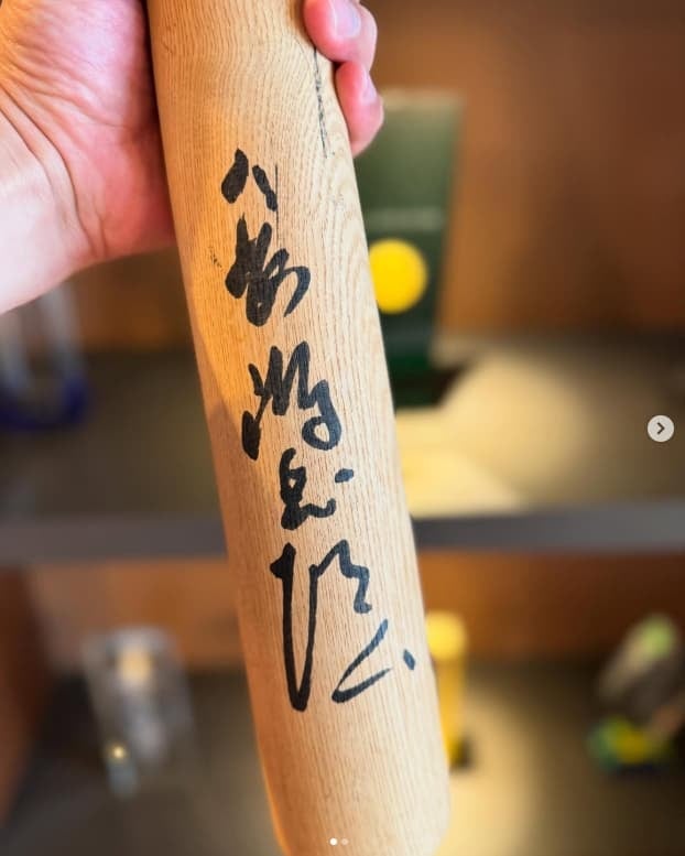 上地雄輔、家宝の野球バットをインスタで公開！