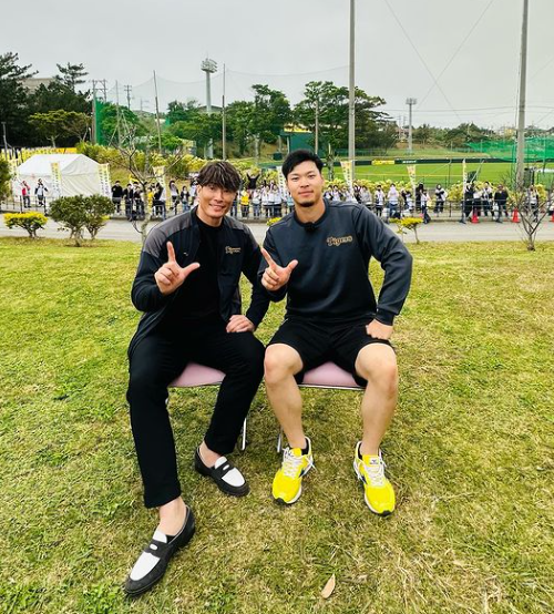 糸井嘉男&佐藤輝明の2Sに大反響⚾「近大コンビもはや兄弟ですね😂」