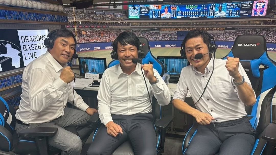 元主砲が放った“熱男魂”！名解説者と並んだ実況席ショットが話題に