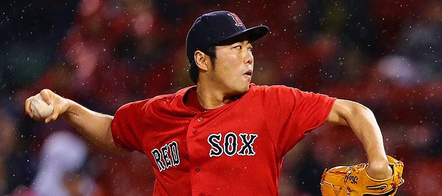 【米国はこう見ている】 1点差死守の上原浩治、グラブトスに絶賛の嵐　「何てプレー」「決定的仕事」