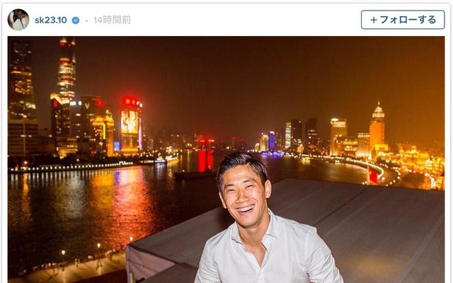 香川真司、上海の夜景をバックに弾けるスマイル！「feel so good」