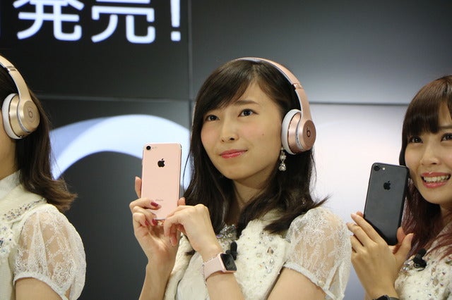 auのiPhone7発売記念イベントにSKE48の5人が登壇（2016年9月16日）撮影：山本有莉