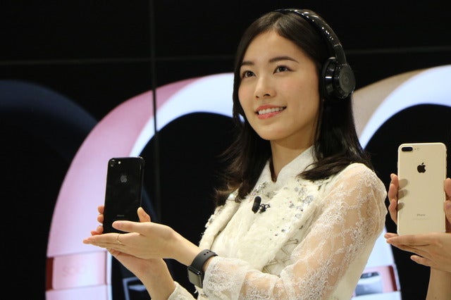 auのiPhone7発売記念イベントにSKE48の5人が登壇（2016年9月16日）撮影：山本有莉