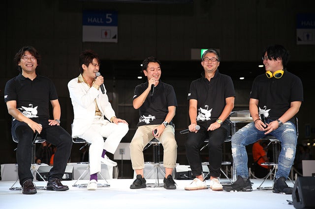 「デジモンユニバース アプリモンスターズ」（アプモン）記念ステージに登壇したAMEMIYA（バンダイナムコエンターテインメント）