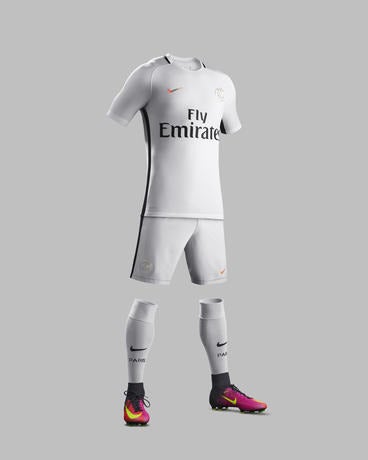 ナイキ、光の都・パリをイメージした「パリサンジェルマン サードキット」