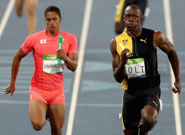 ケンブリッジ飛鳥(左)とウサイン・ボルト(2016年8月19日)(c) Getty Images
