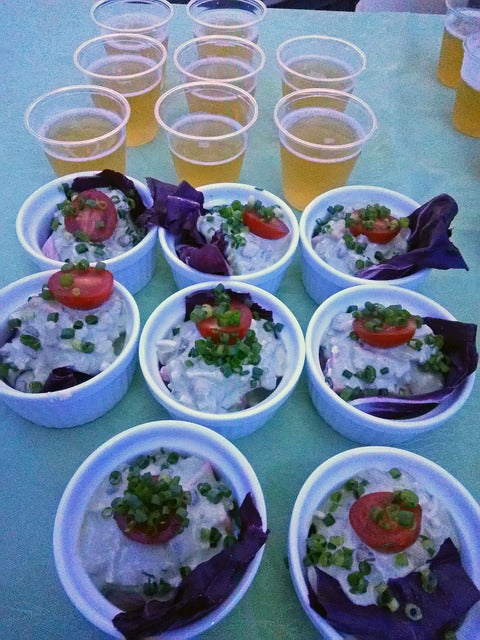 ベデット・エクストラホワイトとサーモンのマリネ、ほうれん草入りのタルタルソース仕立て撮影＝山口和幸