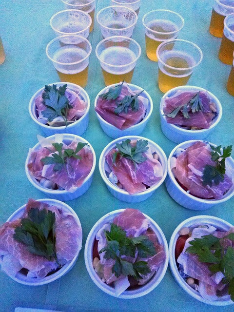 デュベルとシコン、生ハム、ゴルゴンゾーラ、トマトのサラダ仕立て撮影＝山口和幸