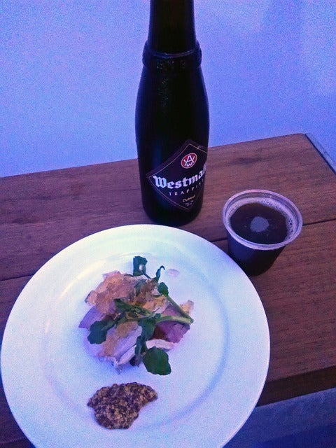 ウエストマール・ダブルとローストチキン、ローストビーフ、鴨ロースト撮影＝山口和幸