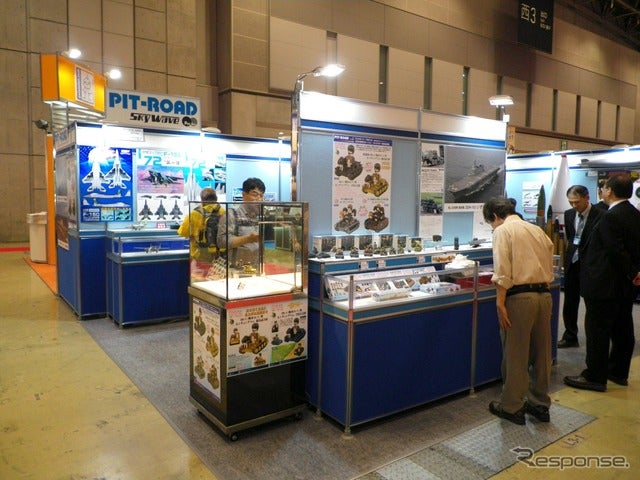 ピットロード(第56回全日本模型ホビーショー、9月23日)〈撮影 高木啓〉