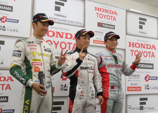 左から予選2位の中嶋一貴、ポールの関口雄飛、3位の野尻智紀。ペナルティの関係で、グリッドは一貴3番、野尻2番となる見込み。撮影：遠藤俊幸