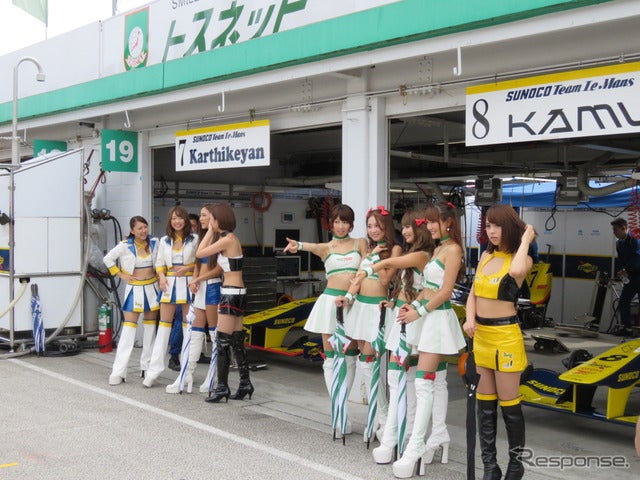 サーキットの華、レースクイーンがイベントをさらに盛り上げる。撮影：遠藤俊幸