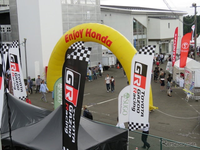 TOYOTAとHondaはサーキット外のイベント展開でも楽しく競っている。撮影：遠藤俊幸