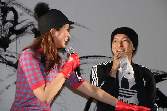 【動画】墨絵と映像のコラボレーション！墨絵士が凱旋門賞に挑むマカヒキを描く撮影：山本有莉