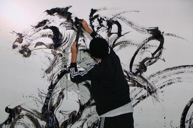 凱旋門賞Live Paint～墨絵士×透明人間～（2016年9月27日）撮影：山本有莉