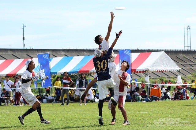 ＜慶應義塾大学ホワイトホーンズ vs 同志社大学マジック＞提供：日本フライングディスク協会