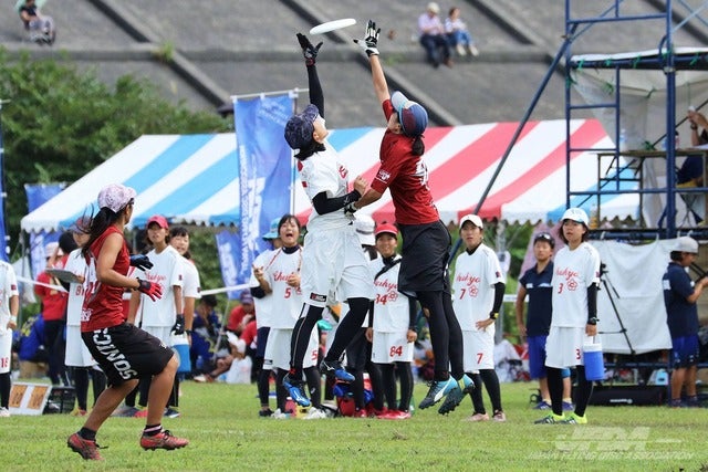 ＜早稲田大学ソニックス vs 中京大学ノーティーキッズ＞提供：日本フライングディスク協会