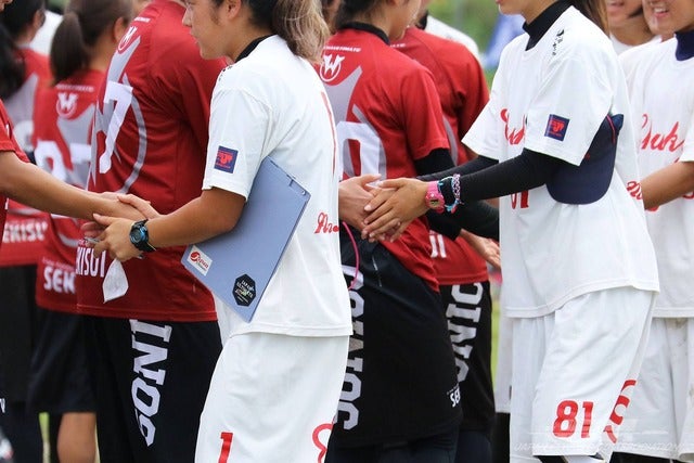 試合後は選手一人一人と握手提供：日本フライングディスク協会