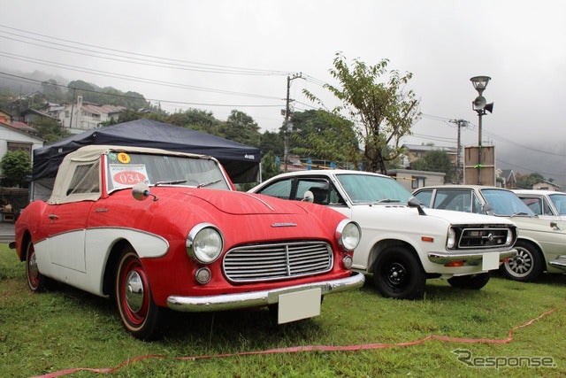 ダットサン フェアレディ(左）、日産サニー(右)《撮影 内田俊一》